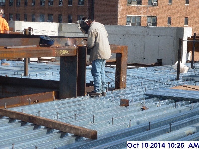 Welding miscllaneous steel plates at the lower roof Facing East (800x600)